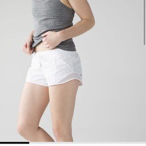 Lululemon Hotty Hot Low-Rise Lined Short 2.5"